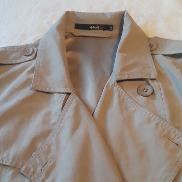 Event Trench Coat, Large - Picture 4 of 17